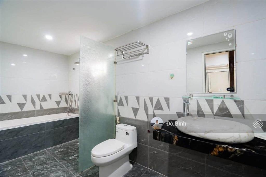 Cho thuê nhà 3 tầng mới đẹp đường điện biên phủ  3 phòng  3wc  đủ nội thất  gần siêu thị