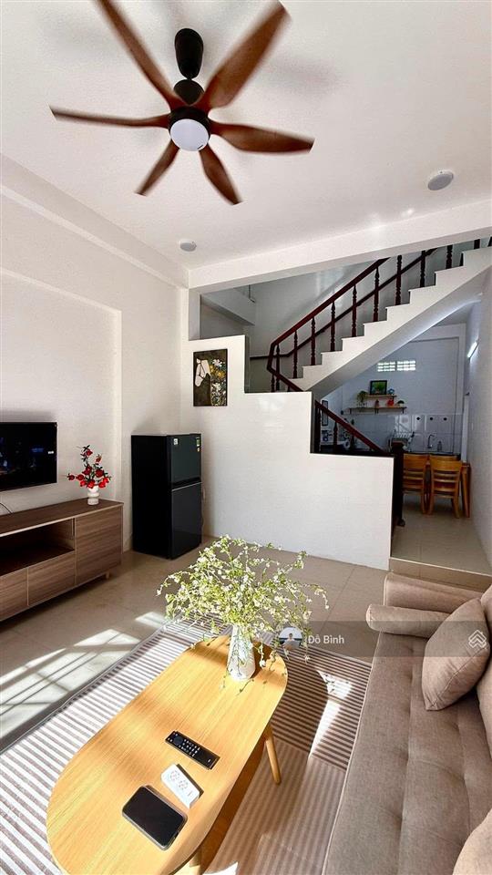 Cho thuê nhà 2 tầng đẹp  đường nguyễn văn thoại  sát biển  đủ nội thất