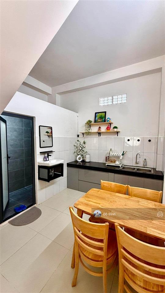 Cho thuê nhà 2 tầng đẹp  đường nguyễn văn thoại  sát biển  đủ nội thất