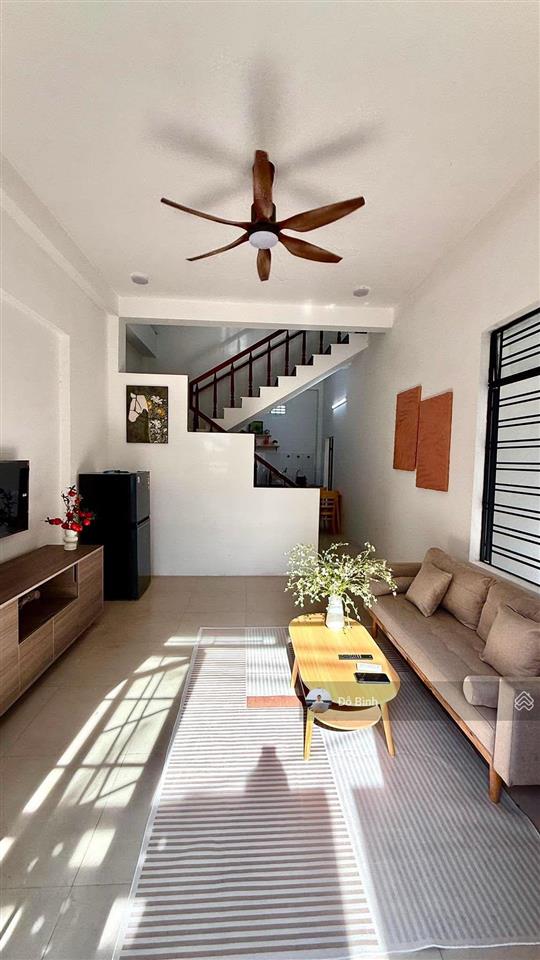 Cho thuê nhà 2 tầng đẹp  đường nguyễn văn thoại  sát biển  đủ nội thất