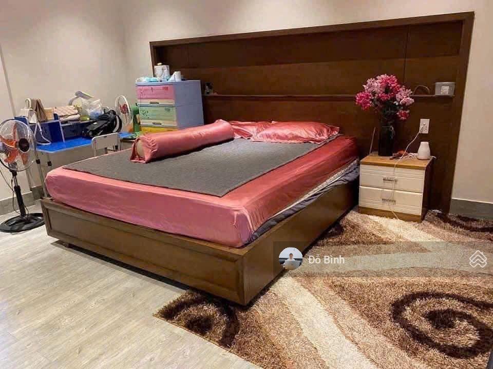 Cho thuê nhà 2 tầng nguyễn hữu hào  có sân vườn  khu mát mẻ  an ninh  đủ nội thất
