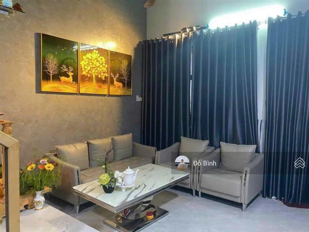 Cho thuê nhà 2 tầng nguyễn hữu hào  có sân vườn  khu mát mẻ  an ninh  đủ nội thất