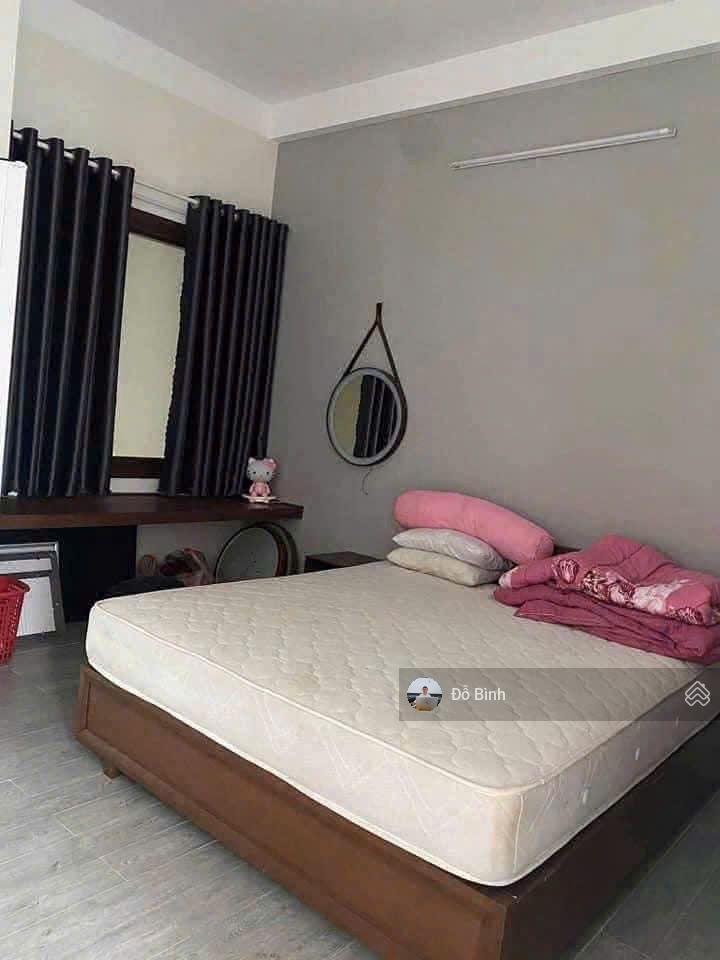 Cho thuê nhà 2 tầng nguyễn hữu hào  có sân vườn  khu mát mẻ  an ninh  đủ nội thất
