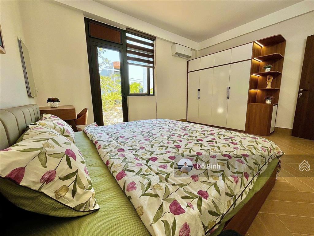 Cho thuê nhà 3 tầng phạm hữu nhật  4 phòng  4wc  view công viên  kề biển