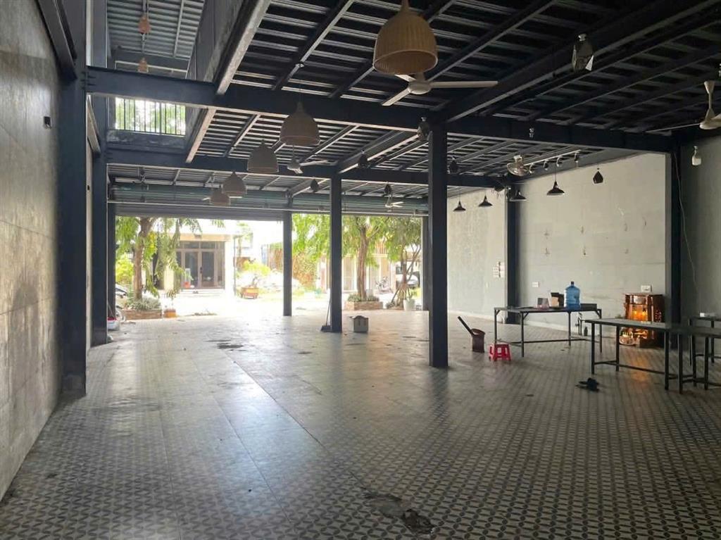Cho thuê nhà 3 tầng thông suốt  đường bàu vàng  diện tích sử dụng 600m2