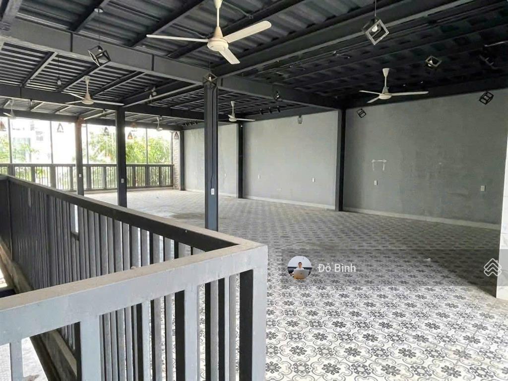 Cho thuê nhà 3 tầng thông suốt  đường bàu vàng  diện tích sử dụng 600m2