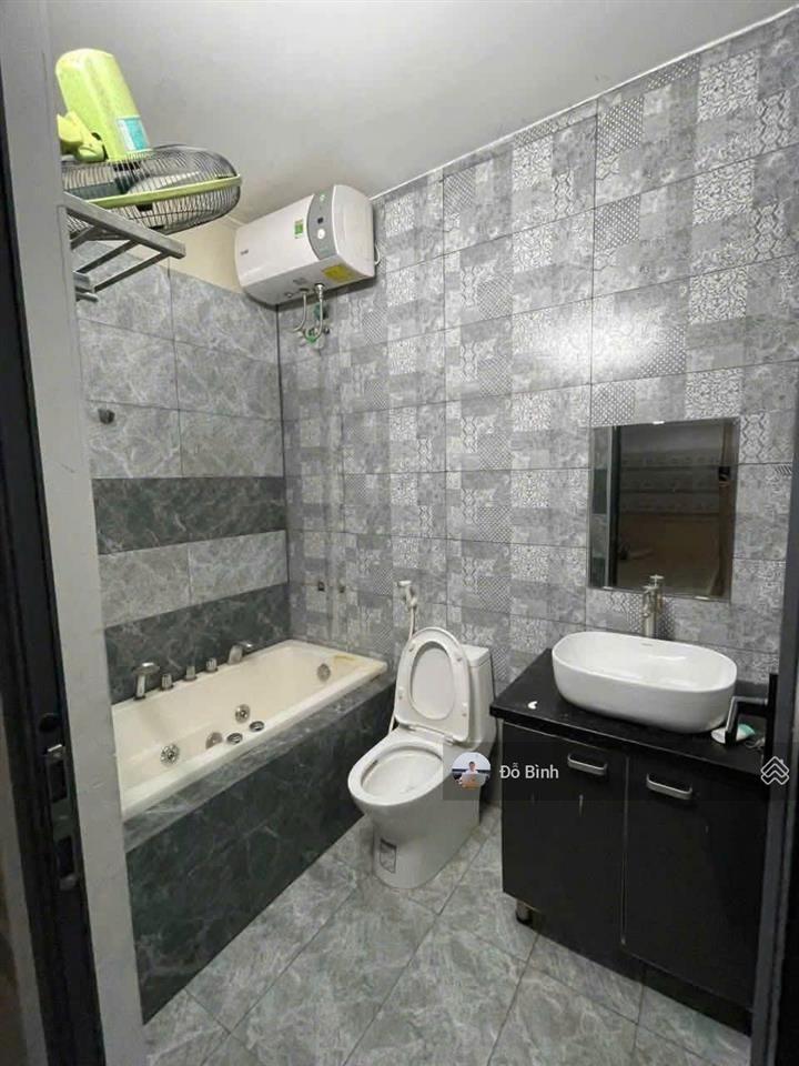 Cho thuê nhà 3 tầng thông suốt  đường bàu vàng  diện tích sử dụng 600m2