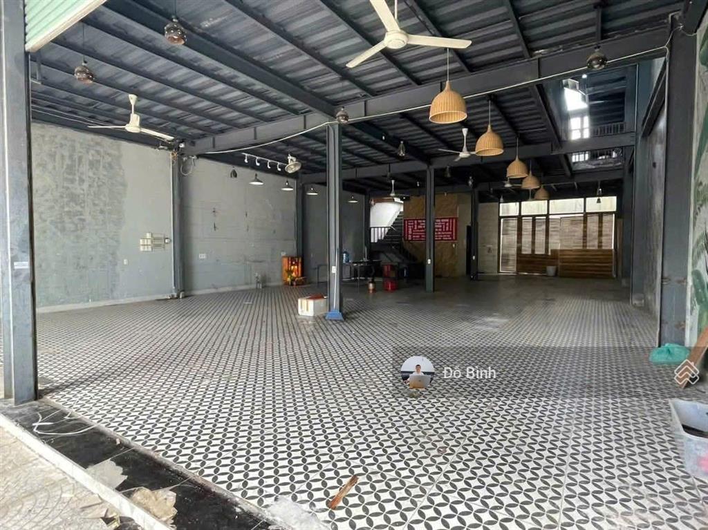 Cho thuê nhà 3 tầng thông suốt  đường bàu vàng  diện tích sử dụng 600m2