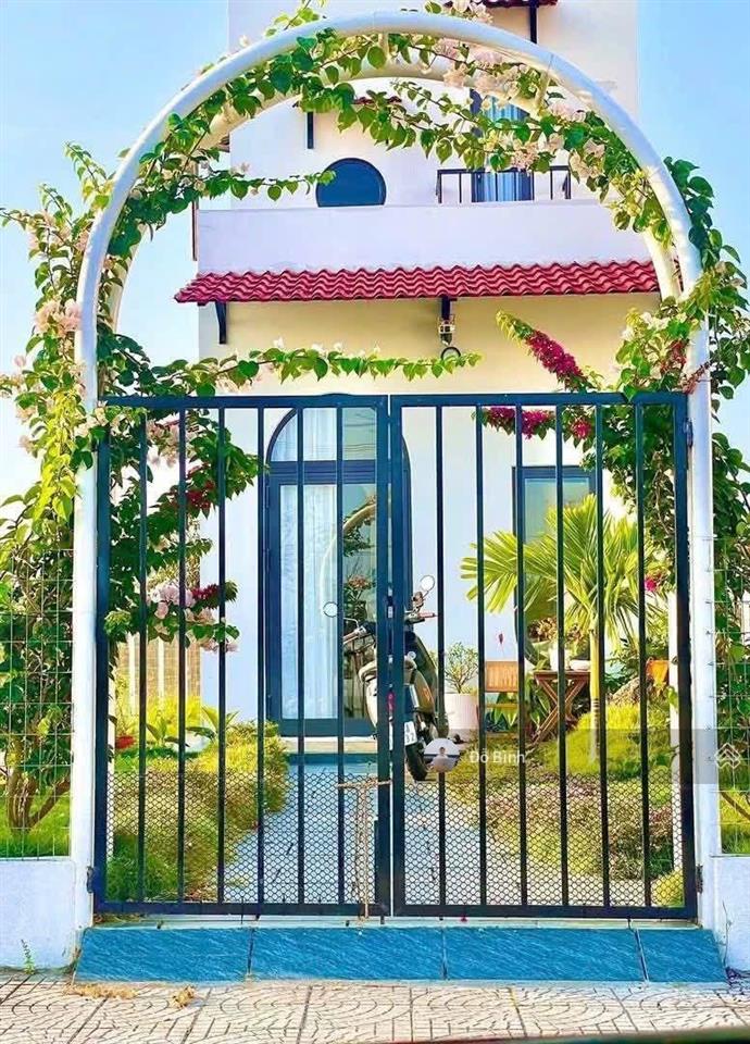 Cho thuê nhà 2 tầng sân vườn đường đồng sỹ nguyên  đủ nội thất