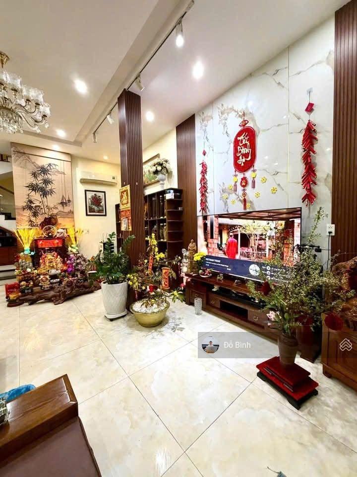 Cho thuê nhà 3 tầng đường ngũ hành sơn  3 phòng  đủ nội thất
