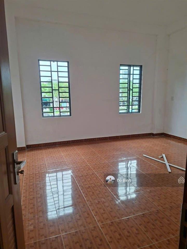Cho thuê nhà 2 tầng đường hàn thuyên  phòng khách rộng  4 phòng ngủ  gần 30/4