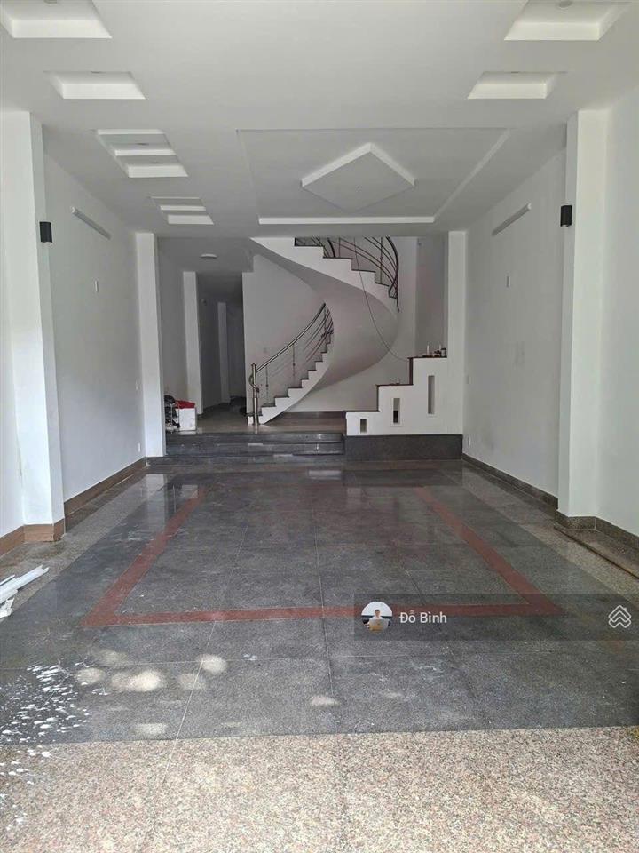 Cho thuê nhà 2 tầng đường hàn thuyên  phòng khách rộng  4 phòng ngủ  gần 30/4