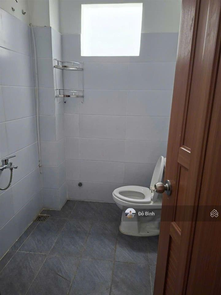 Cho thuê nhà 2 tầng đường hàn thuyên  phòng khách rộng  4 phòng ngủ  gần 30/4
