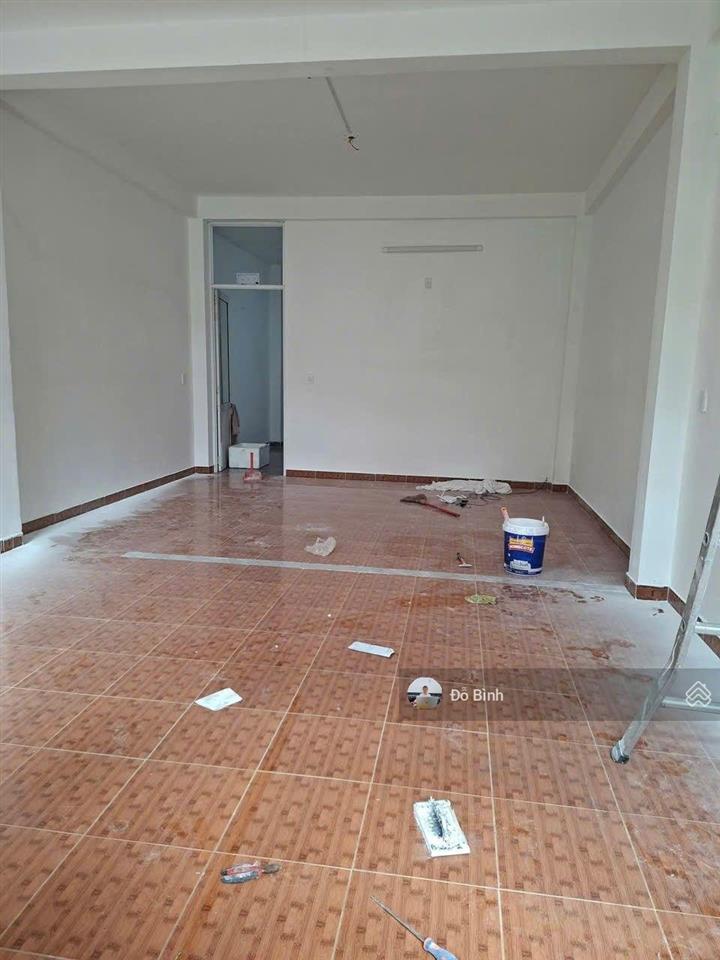 Cho thuê nhà 2 tầng đường hàn thuyên  phòng khách rộng  4 phòng ngủ  gần 30/4