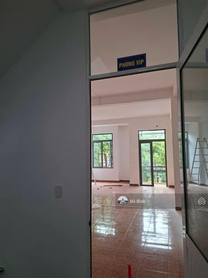Cho thuê nhà 2 tầng đường hàn thuyên  phòng khách rộng  4 phòng ngủ  gần 30/4