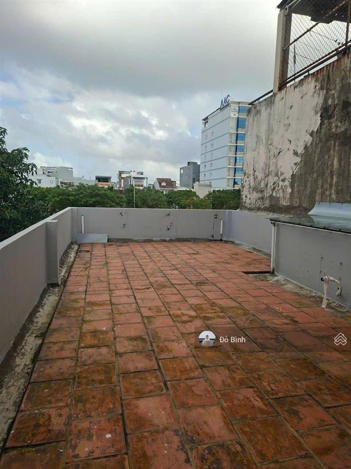 Cho thuê nhà 2 tầng đường hàn thuyên  phòng khách rộng  4 phòng ngủ  gần 30/4