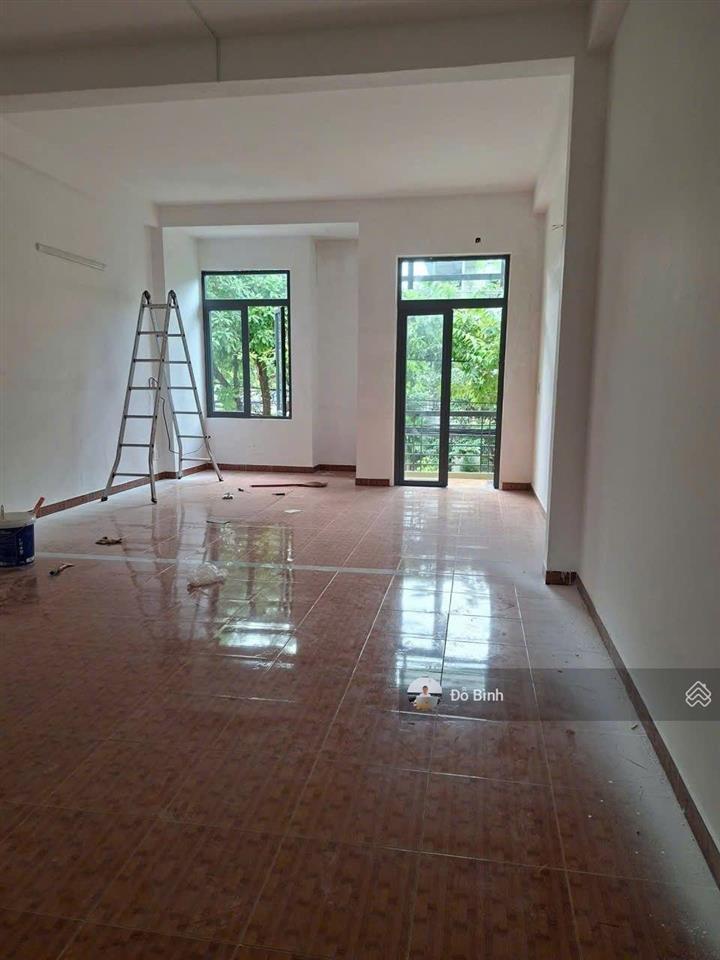 Cho thuê nhà 2 tầng đường hàn thuyên  phòng khách rộng  4 phòng ngủ  gần 30/4