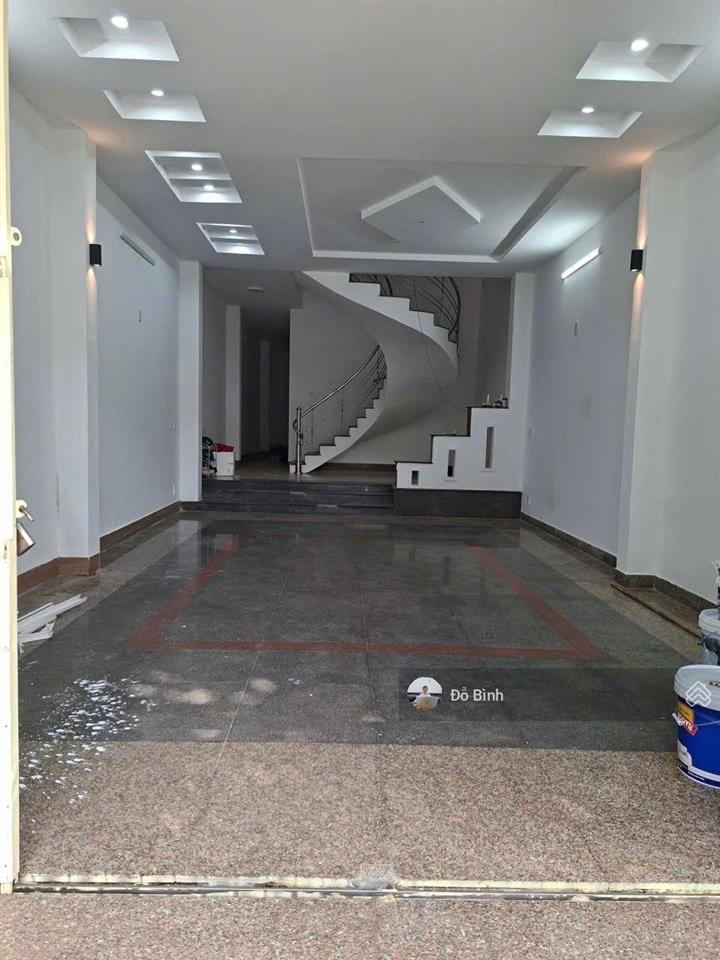 Cho thuê nhà 2 tầng đường hàn thuyên  phòng khách rộng  4 phòng ngủ  gần 30/4