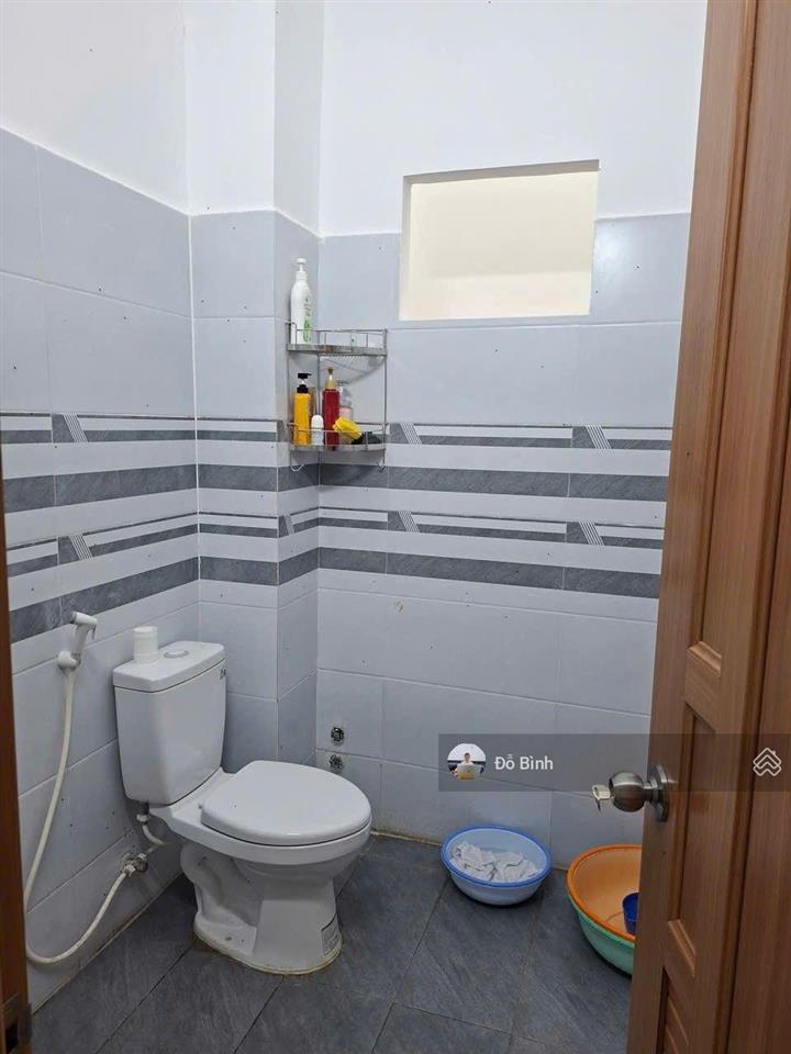 Cho thuê nhà 2 tầng đường hàn thuyên  phòng khách rộng  4 phòng ngủ  gần 30/4