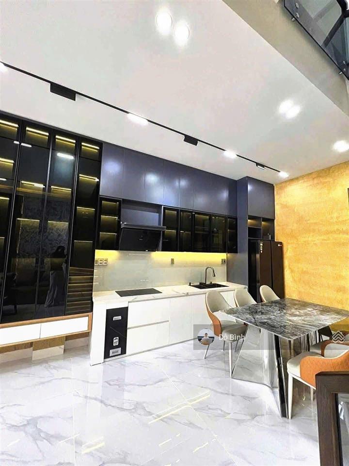 Cho thuê nhà 3 tầng rất đẹp đường hòa minh 21  đầy đủ nội thất