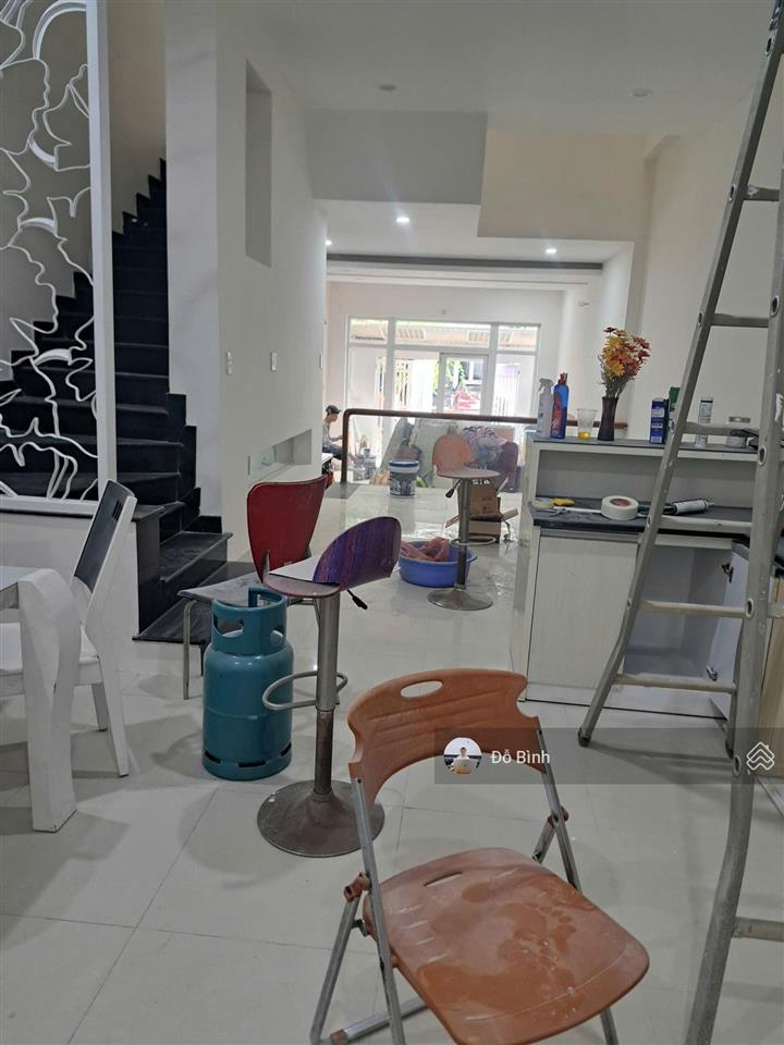 Cho thuê nhà 3 tầng đường tố hữu  4 phòng  4wc