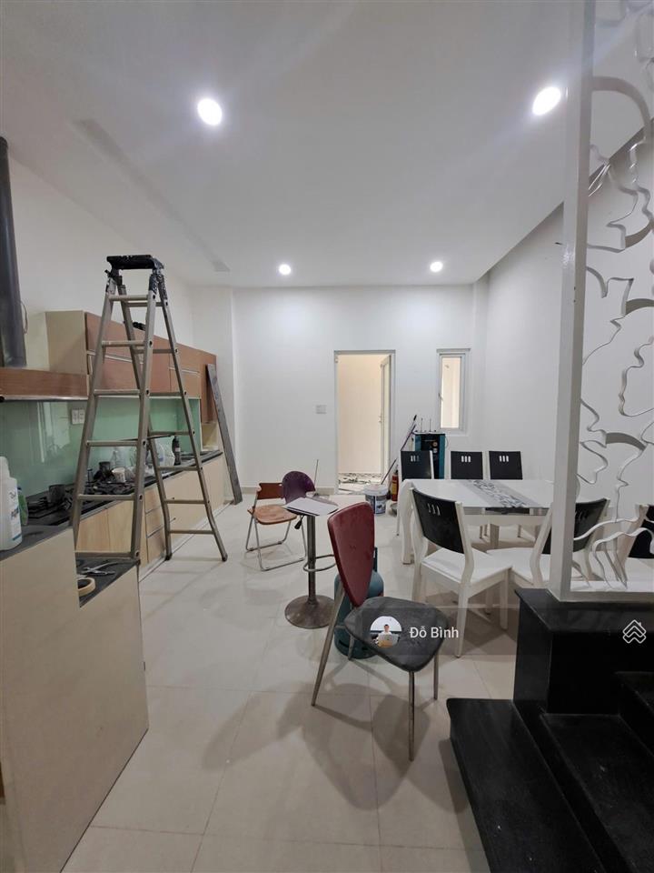 Cho thuê nhà 3 tầng đường tố hữu  4 phòng  4wc