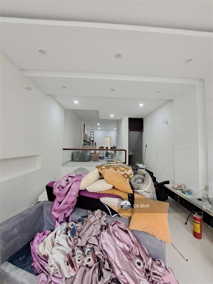 Cho thuê nhà 3 tầng đường tố hữu  4 phòng  4wc