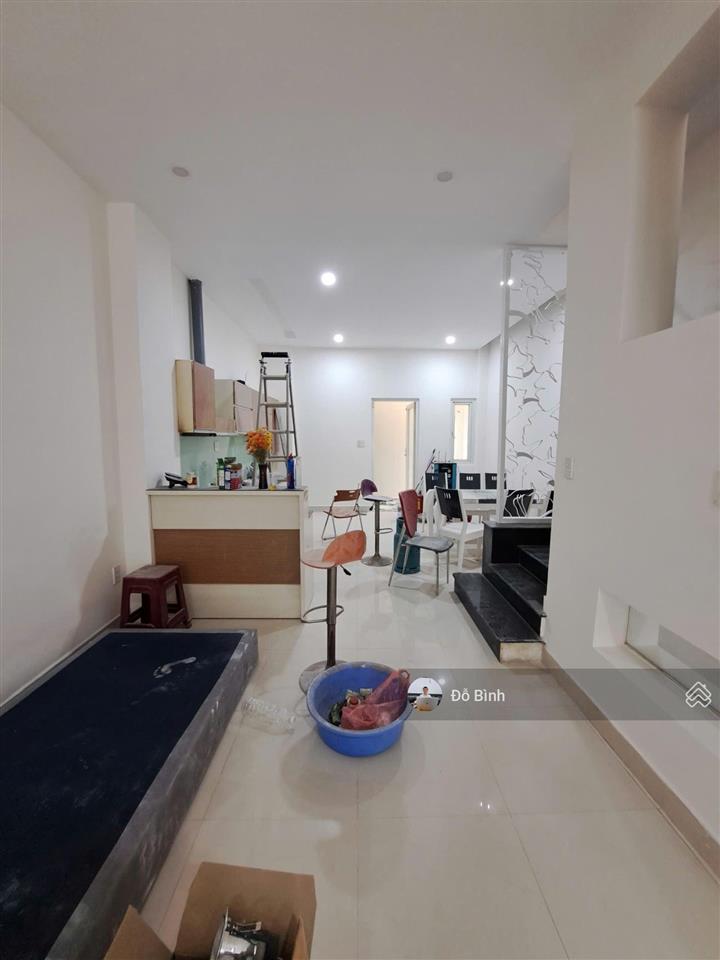 Cho thuê nhà 3 tầng đường tố hữu  4 phòng  4wc