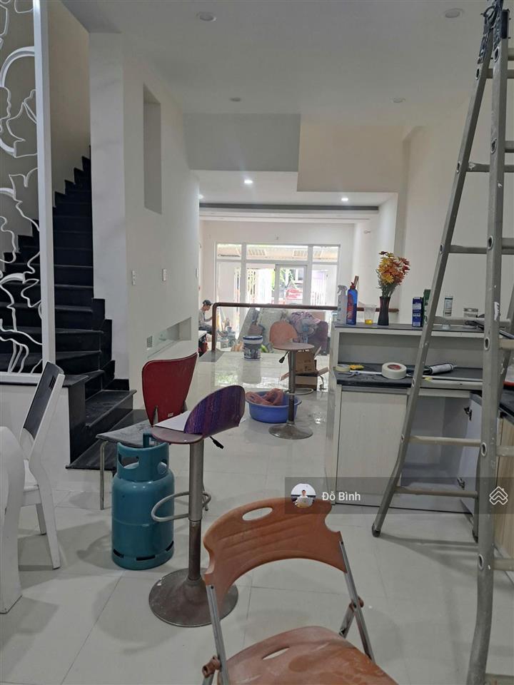 Cho thuê nhà 3 tầng đường tố hữu  4 phòng  4wc