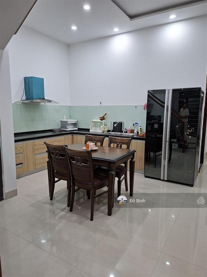 Cho thuê nhà 2 tầng đường nguyễn xiển  3 phòng ngủ  3wc  kề biển  đủ nội thất