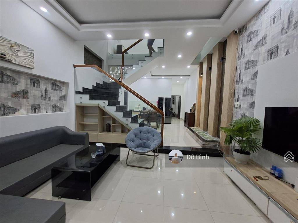 Cho thuê nhà 2 tầng đường nguyễn xiển  3 phòng ngủ  3wc  kề biển  đủ nội thất