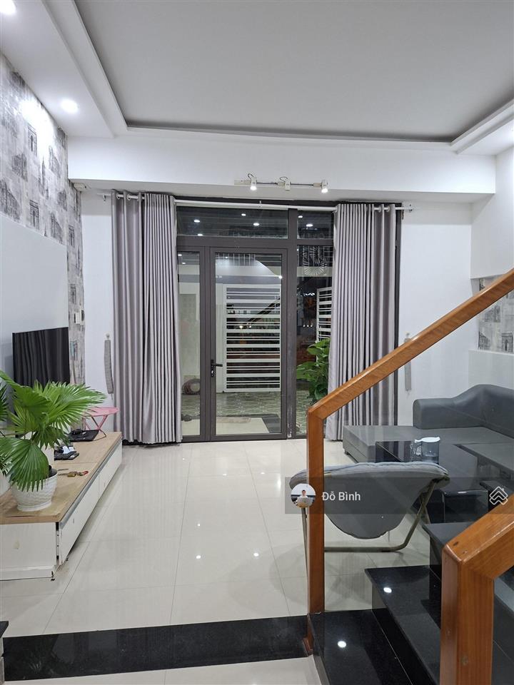 Cho thuê nhà 2 tầng đường nguyễn xiển  3 phòng ngủ  3wc  kề biển  đủ nội thất