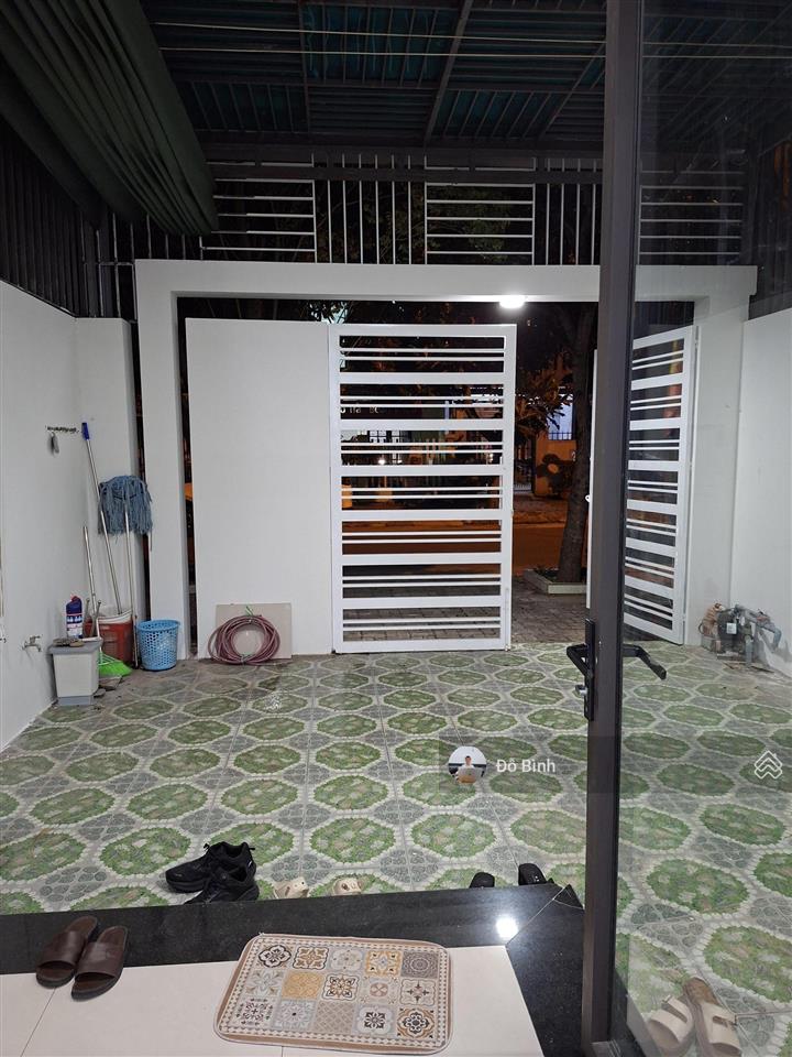 Cho thuê nhà 2 tầng đường nguyễn xiển  3 phòng ngủ  3wc  kề biển  đủ nội thất