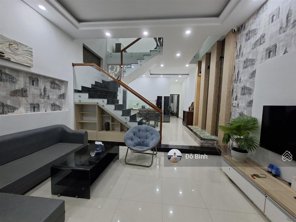 Cho thuê nhà 2 tầng đường nguyễn xiển  3 phòng ngủ  3wc  kề biển  đủ nội thất