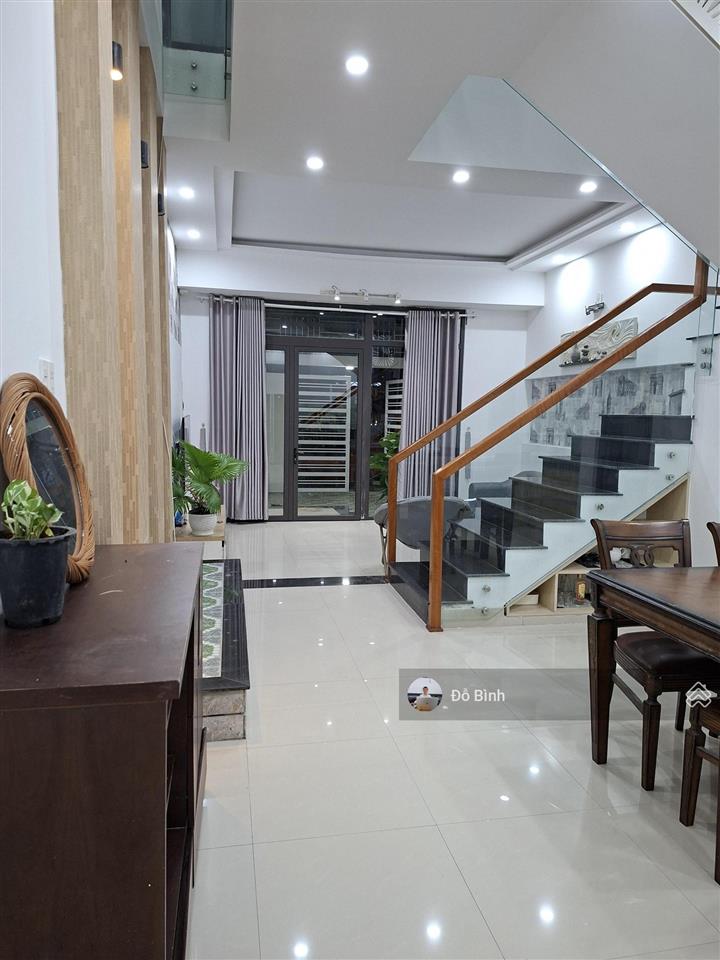 Cho thuê nhà 2 tầng đường nguyễn xiển  3 phòng ngủ  3wc  kề biển  đủ nội thất