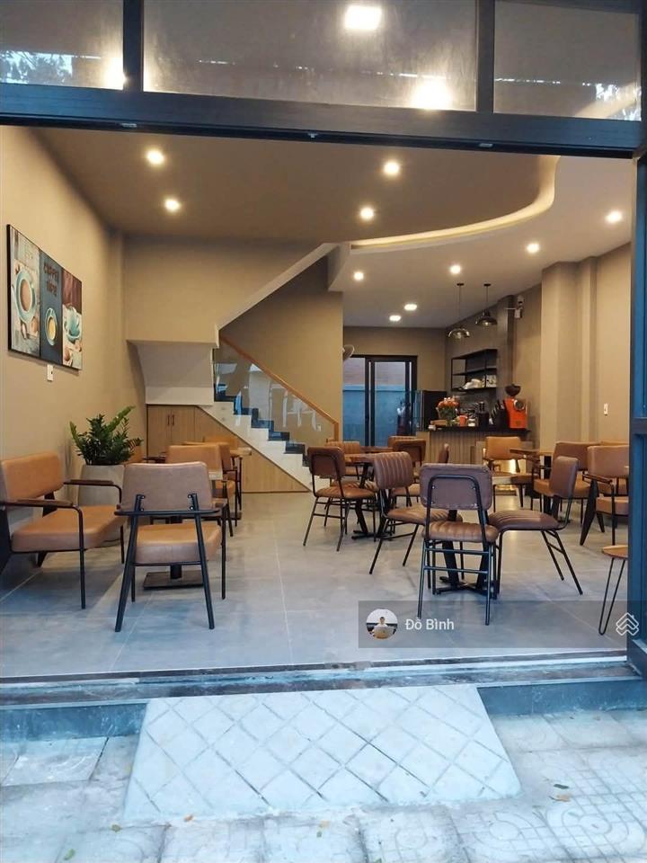 Cho thuê nhà 2 tầng shophouse  khu đô thị fpt  4 phòng ngủ  4wc