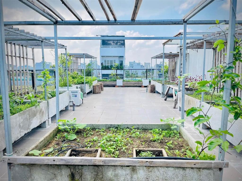 Cho thuê biệt thự sân vườn  đường bờ quan 3  4 phòng ngủ  đủ nội thất