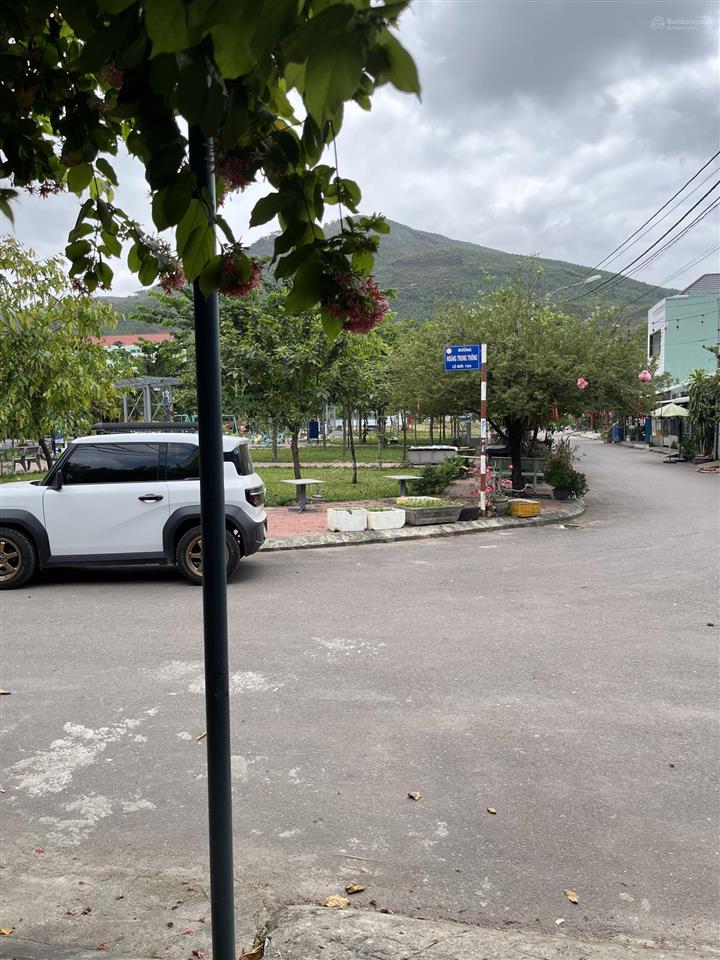 Bán nhà mặt tiền công viên 508