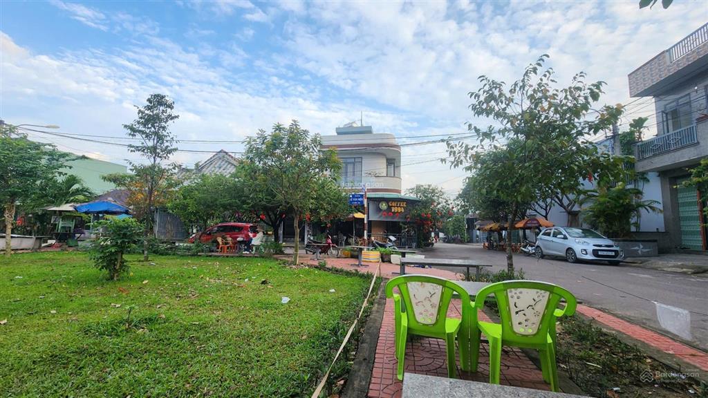 Bán nhà mặt tiền công viên 508