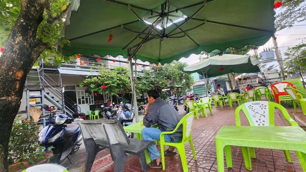 Bán nhà mặt tiền công viên 508