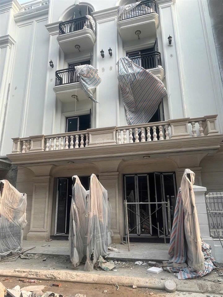 Chính chủ bán nhà liền kề giải phóng, diện tích 100m2 5 tầng mt 5.1m, chỉ cách hồ gươm 15 phút