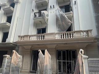 Chính chủ bán nhà liền kề giải phóng, diện tích 100m2 5 tầng mt 5.1m, chỉ cách hồ gươm 15 phút