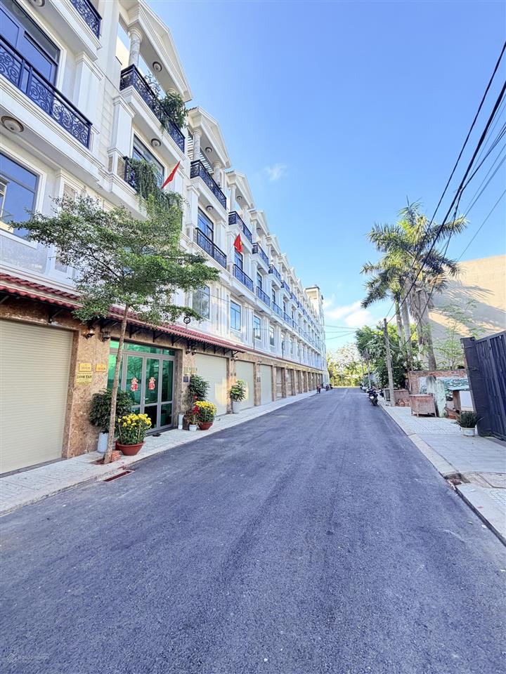 Bán lô đất đường 9 mét cực đẹp sát vạn phúc