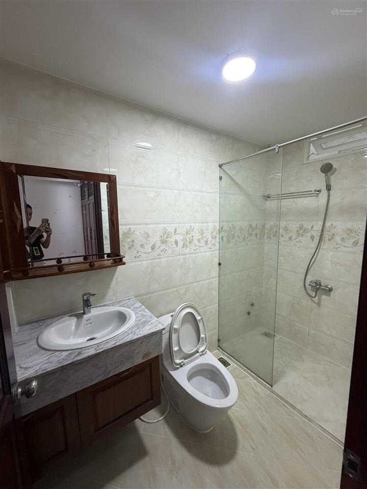 Bán nhà 1 hầm 3 lầu đường 9 mét khu dân cư