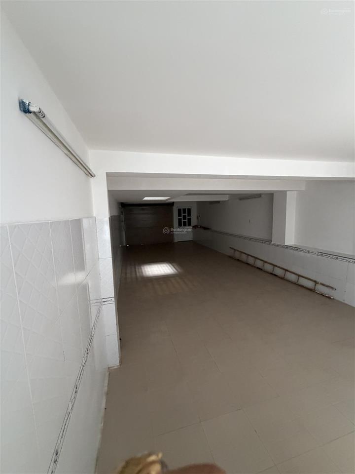 Bán nhà 1 hầm 3 lầu đường 9 mét khu dân cư