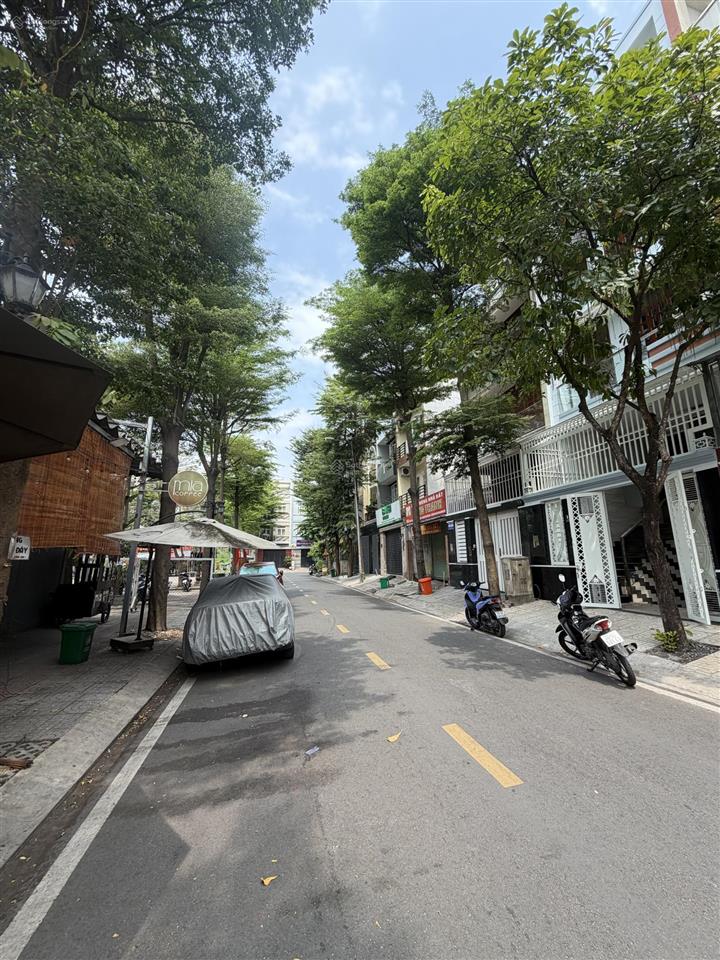 Bán nhà 1 hầm 3 lầu đường 9 mét khu dân cư