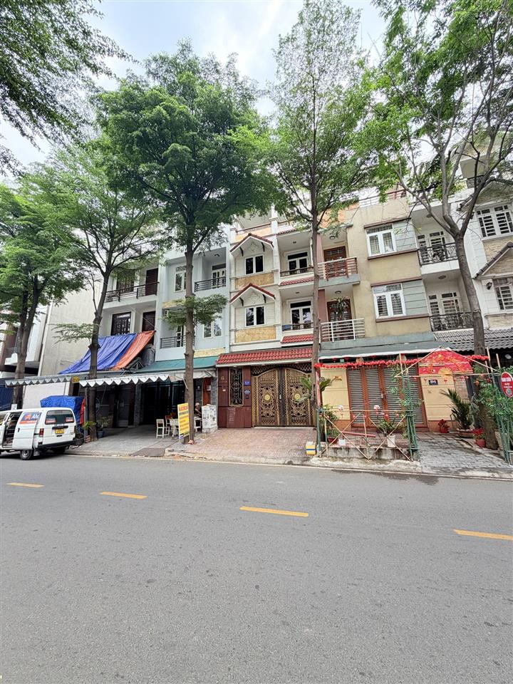 Bán nhà 1 hầm 3 lầu đường 9 mét khu dân cư