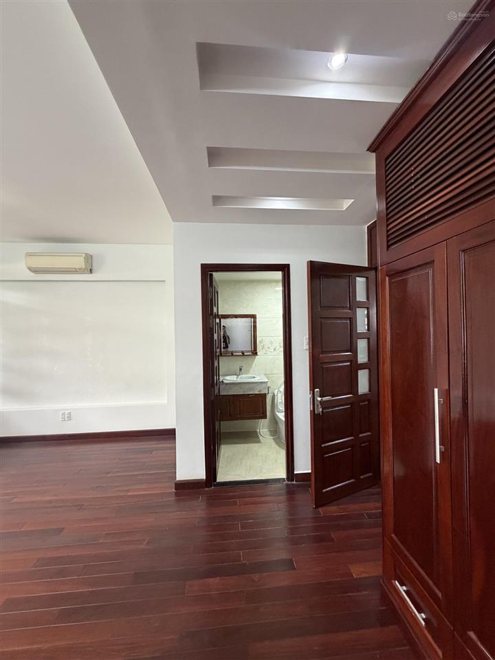 Bán nhà 1 hầm 3 lầu đường 9 mét khu dân cư