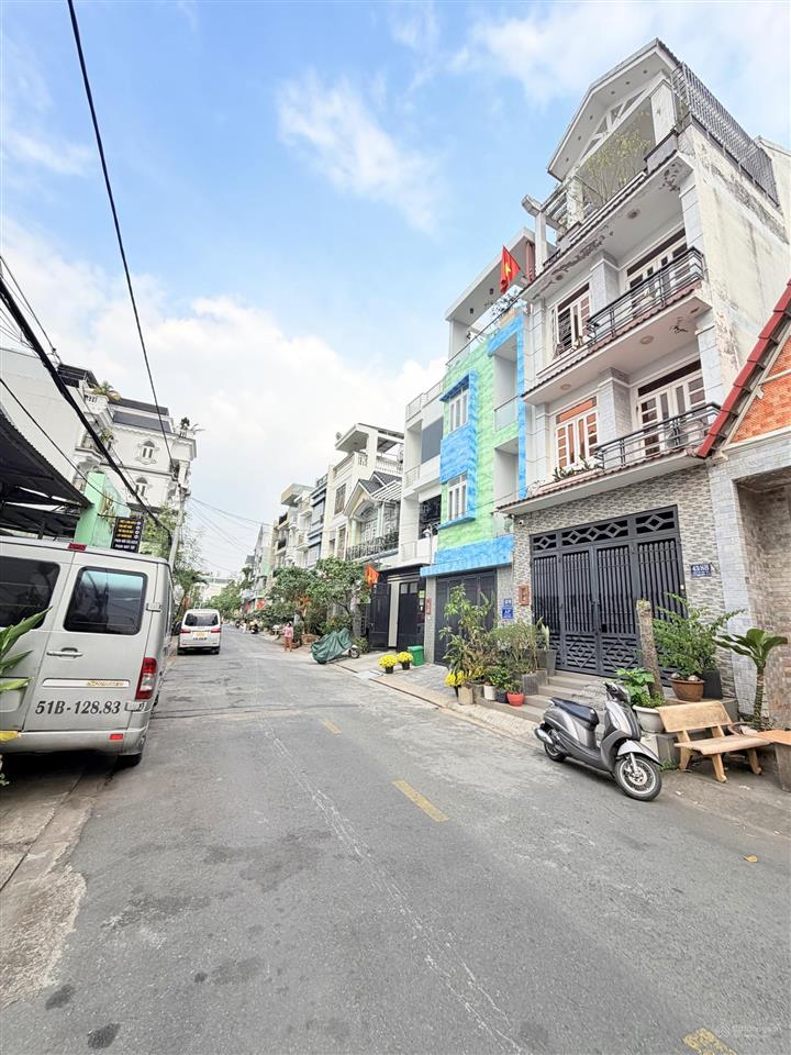 Bán nhà 4 lầu (4,5 x18 ) sát vạn phúc city đường 8 mét