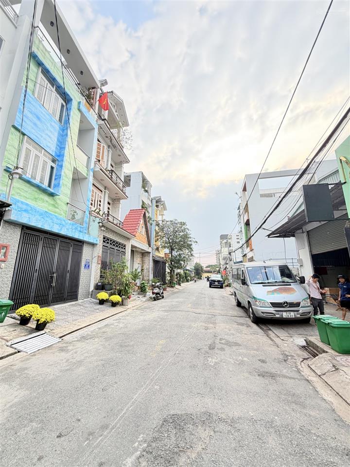 Bán nhà 4 lầu (4,5 x18 ) sát vạn phúc city đường 8 mét